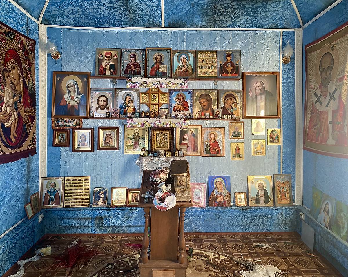 Вид от входа, интерьер и убранство. Неизвестная часовня, Волковицы (Ломоносовский район и г. Сосновый Бор, Ленинградская область)