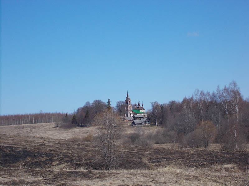 Церковь Троицы Живоначальной, Красное Сумароково (Нерехтский район, Костромская область). общий вид в ландшафте