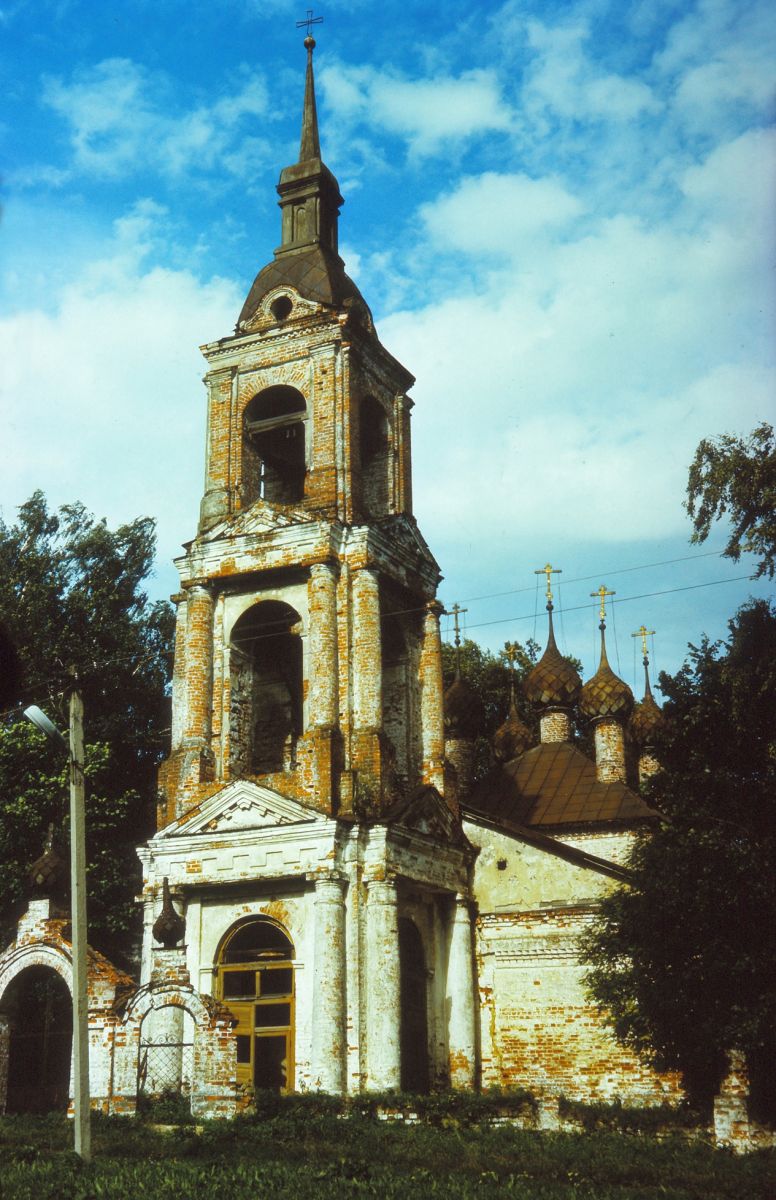Красное Сумароково. Церковь Троицы Живоначальной. фасады