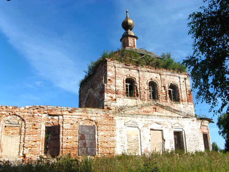 Дмитриевское (Сурковский с/с). Церковь Троицы Живоначальной. фасады