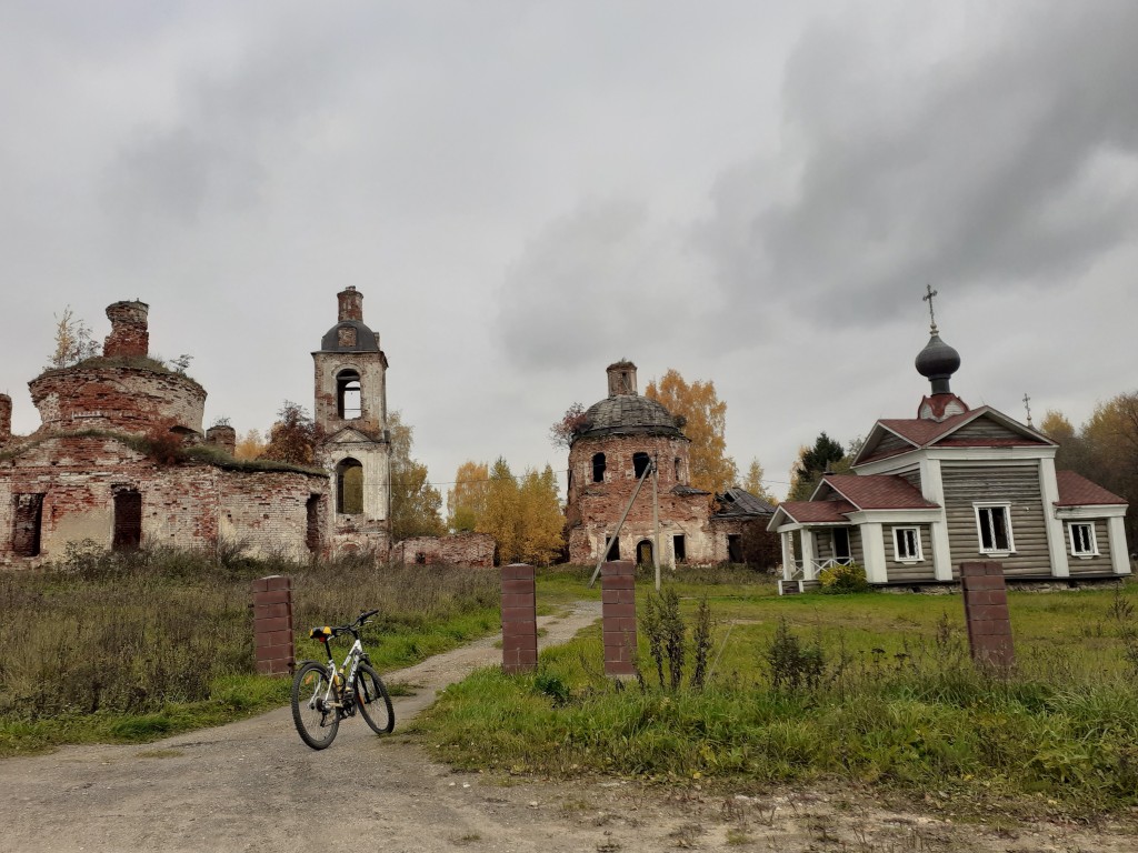 Батран. Храмовый комплекс. Церкви Илии Пророка и Екатерины. общий вид в ландшафте