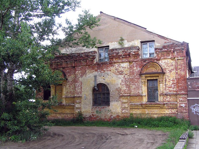 Луга. Церковь Покрова Пресвятой Богородицы при бывшей 24-й Артиллерийской бригаде. фасады