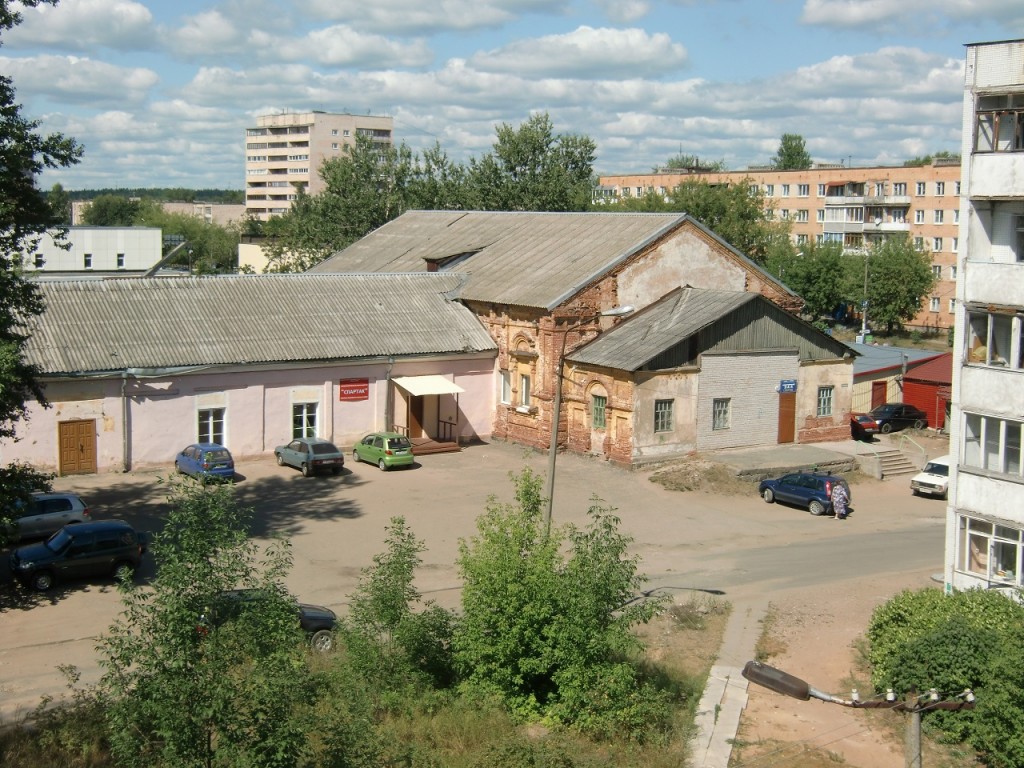 Церковь Покрова Пресвятой Богородицы при бывшей 24-й Артиллерийской бригаде, Луга (Лужский район, Ленинградская область). фасады