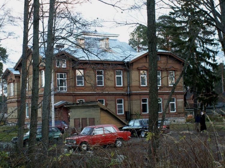 Домовая церковь Николая Чудотворца в здании Лоцманского собрания, Лебяжье (Ломоносовский район, Ленинградская область). документальные фотографии, Церковь-школа