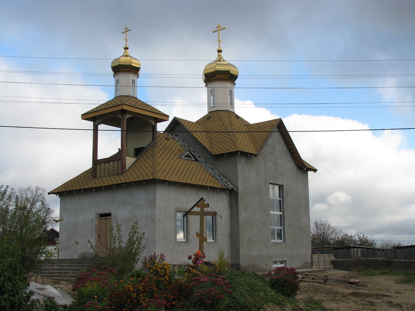 Разбегаево. Церковь Алексия царевича. общий вид в ландшафте