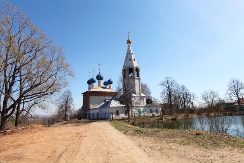 Церковь Иоакима и Анны, Лучинское (Ярославль, город, Ярославская область). общий вид в ландшафте