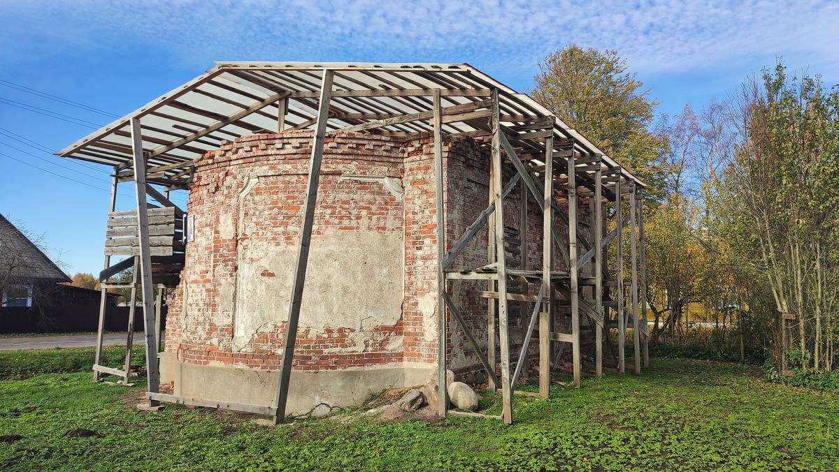 Часовня Покрова Пресвятой Богородицы, Подолешье (Гдовский район, Псковская область). фасады