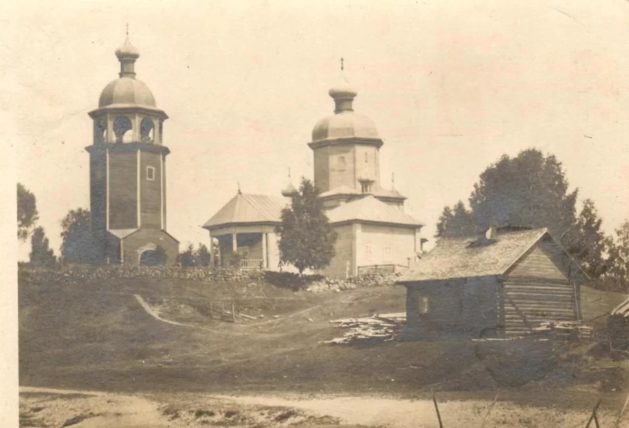 Церковь Николая Чудотворца, Яровщина (Лодейнопольский район, Ленинградская область). архивная фотография,  Фотооткрытка 1900 - 1910-х гг. из фондов Лодейнопольского историко-краеведческого музея. (Музейный №  МА ЛКМ КП-8606. IV-8048)