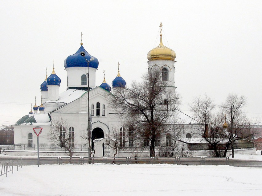 Троицк. Церковь Александра Невского. общий вид в ландшафте