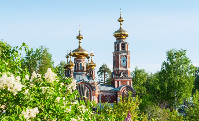 Церковь Казанской иконы Божией Матери, Оса (Осинский район, Пермский край). общий вид в ландшафте, Вид на церковь со стороны ул.Кобелева
