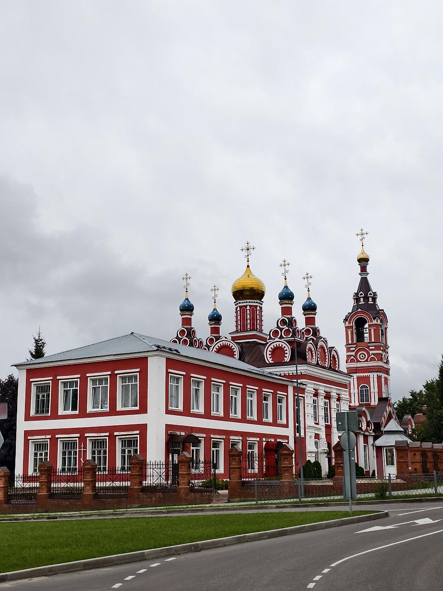 Общий вид ансамбля с Северо-Востока от центральной площади., фасады. Церковь Михаила Архангела, Талдом (Талдомский городской округ и г. Дубна, Московская область)
