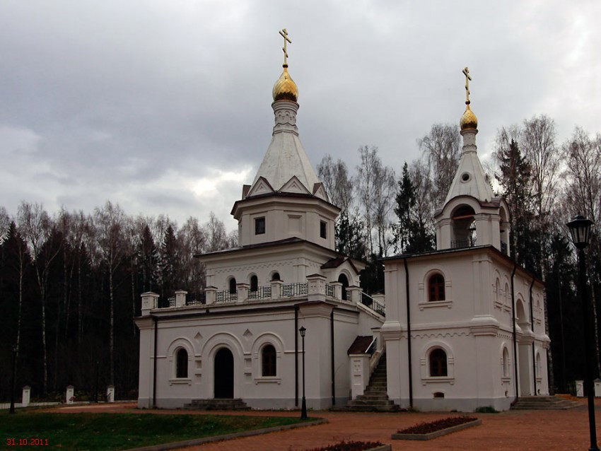 Дубна. Церковь Всех Святых, в земле Российской просиявших. общий вид в ландшафте