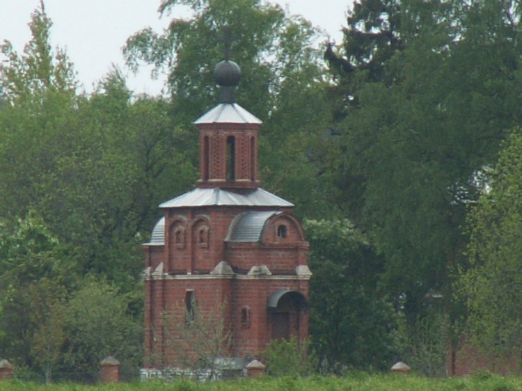 Неизвестная часовня, Ахмузи (Гатчинский район, Ленинградская область). общий вид в ландшафте