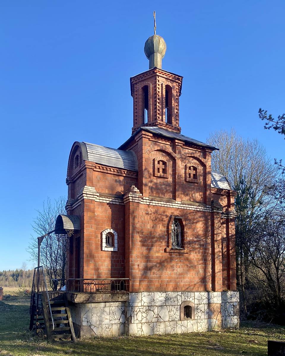 Вид с СЗ, фасады. Неизвестная часовня, Ахмузи (Гатчинский район, Ленинградская область)