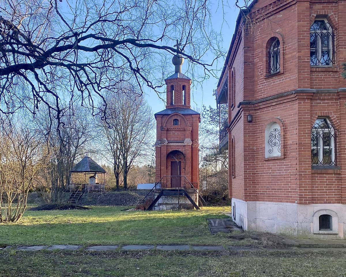 Часовня на территории частного дома, дополнительная информация. Неизвестная часовня, Ахмузи (Гатчинский район, Ленинградская область)