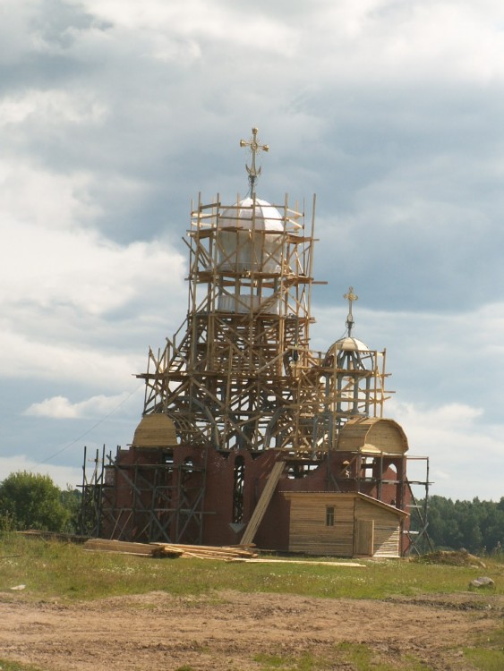 Кузнецова Гора. Церковь Троицы Живоначальной. общий вид в ландшафте