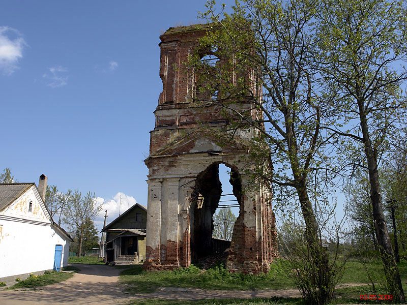 Церковь Троицы Живоначальной, Медведь (Шимский район, Новгородская область). фасады