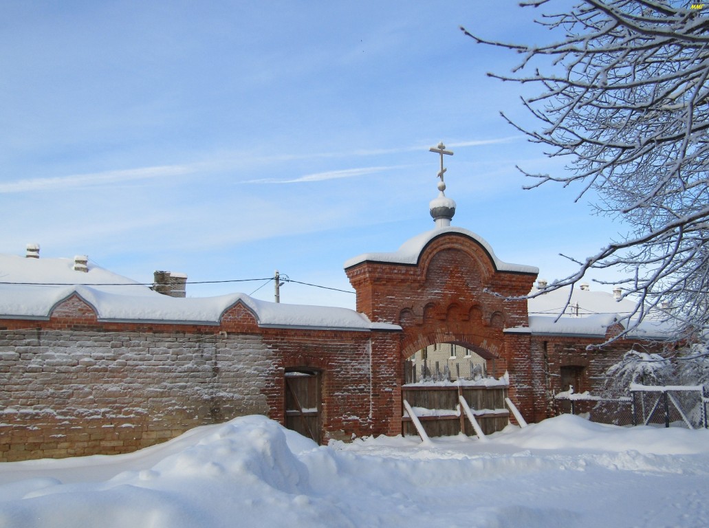 Пятогорский монастырь, Курковицы (Волосовский район, Ленинградская область). дополнительная информация, Святые врата обители.