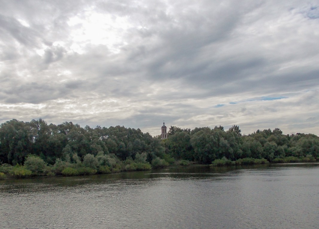 Церковь Покрова Пресвятой Богородицы, Тырново (Шиловский район, Рязанская область). фасады, Вид с Оки на сохранившуюся колокольню