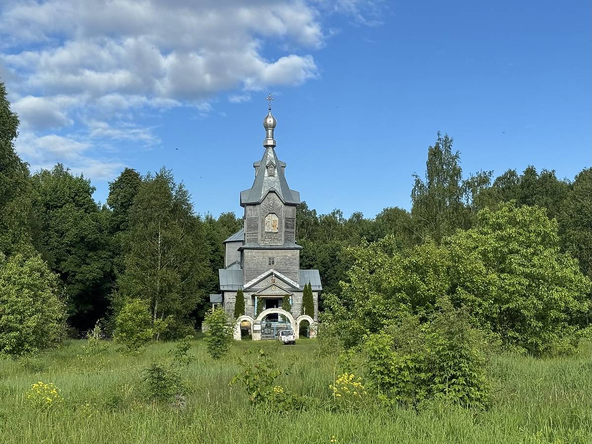 Вид с запада, общий вид в ландшафте. Церковь Успения Пресвятой Богородицы, Сабурово (Касимовский район и г. Касимов, Рязанская область)