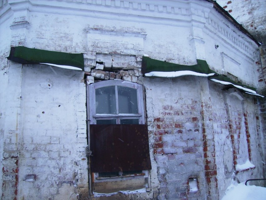 Церковь Гавриила Архангела, Вологда (Вологда, город, Вологодская область). фасады, Окна  алтарной  апсиды
