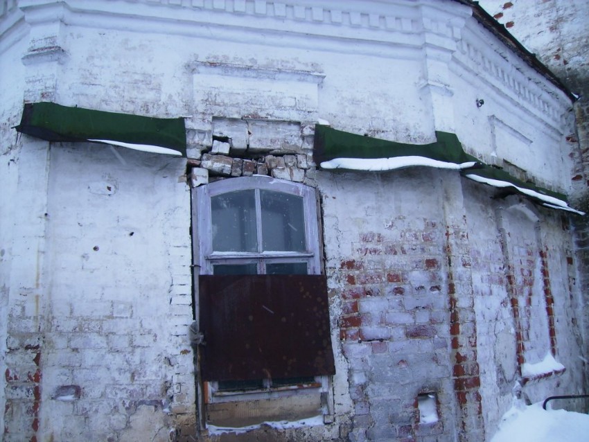 Вологда. Церковь Гавриила Архангела. фасады, Окна  алтарной  апсиды