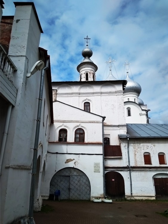Надвратная церковь Воздвижения Креста Господня на Архиерейском двору, Вологда (Вологда, город, Вологодская область). фасады