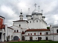 Вологда. Воздвижения Креста Господня на Архиерейском двору, надвратная церковь