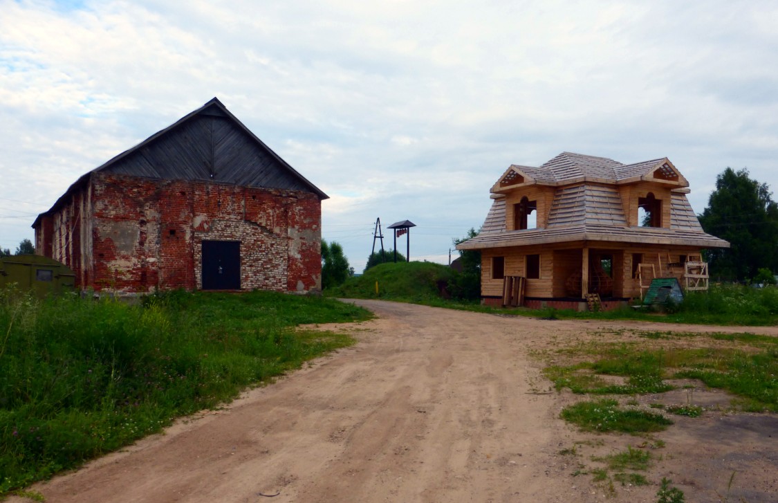 Церковь Усекновения главы Иоанна Предтечи, Ново-Гуслево (Талдомский городской округ и г. Дубна, Московская область). общий вид в ландшафте