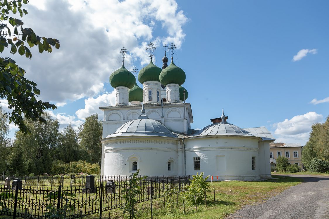 Вологда. Горний Успенский женский монастырь.  Церковь Успения Пресвятой Богородицы. фасады