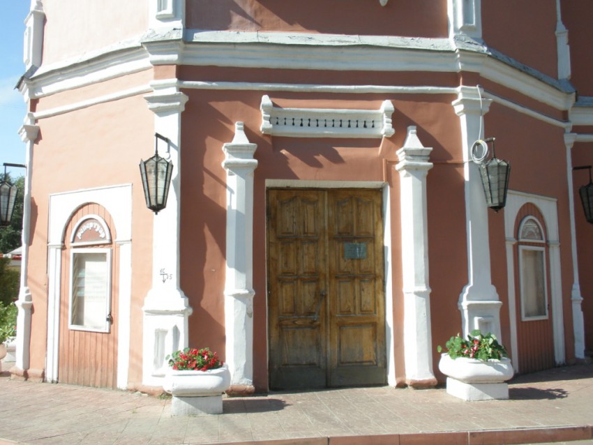 Церковь Зосимы и Савватия, Вологда (Вологда, город, Вологодская область). архитектурные детали, Апсида, ныне - вход в театр