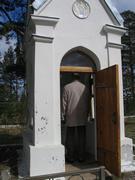 Часовня Николая Чудотворца, Часовня очень маленькая, <br>для одного человека <br>(на фотографии виден масштаб)<br>, Царевичи, Прионежский район, Республика Карелия