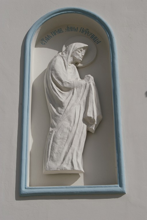 Елгава. Собор Симеона и Анны. архитектурные детали, Скульптура на фасаде церкви.