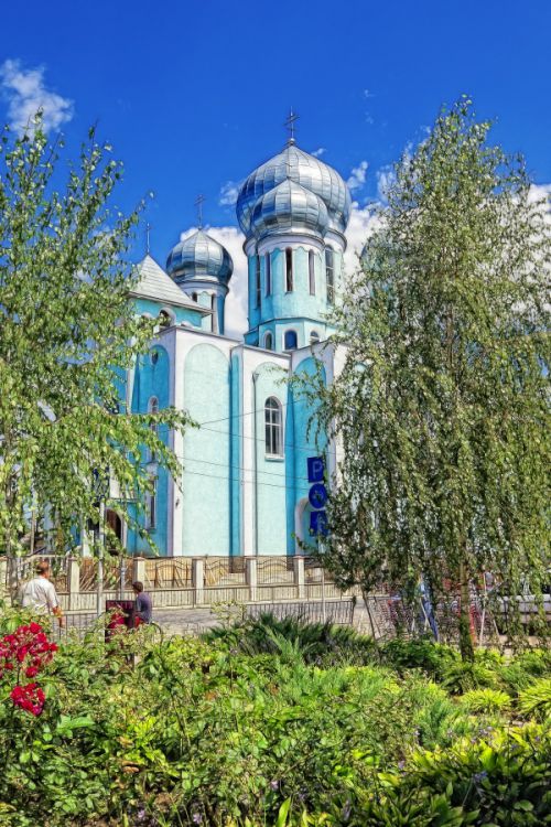 Кафедральный собор Троицы Живоначальной, Виноградов (Береговский район, Украина, Закарпатская область). фасады
