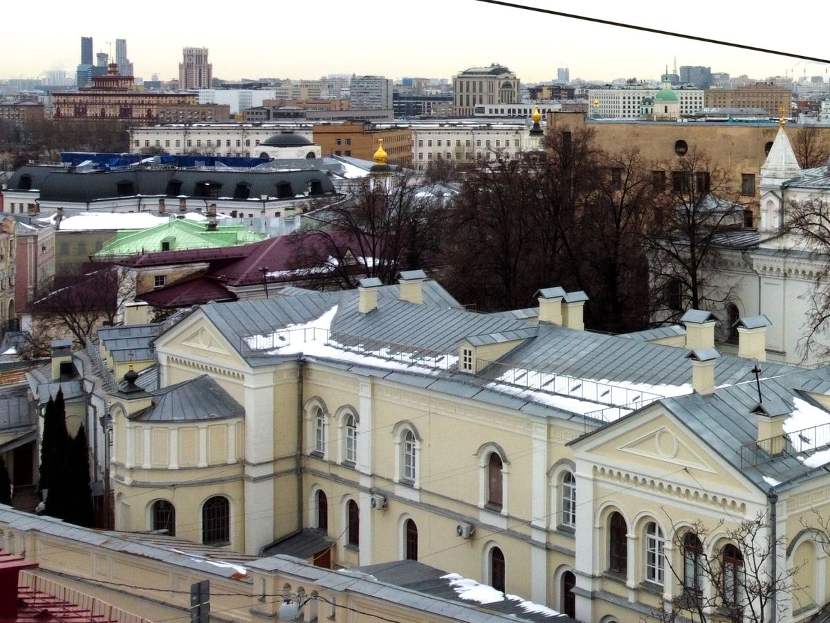 Иоанно-Предтеченский женский монастырь. Церковь Елисаветы, Басманный (Центральный административный округ (ЦАО), г. Москва). общий вид в ландшафте