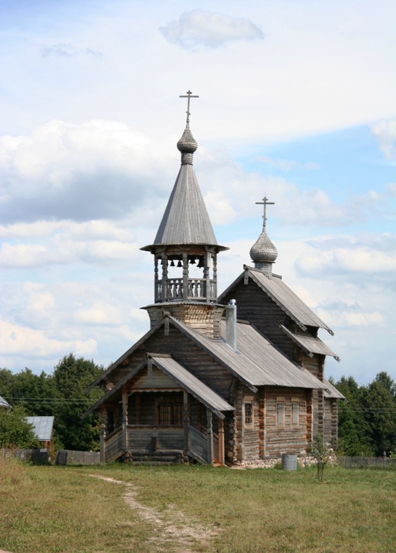 Кривель. Церковь Сергия Радонежского. общий вид в ландшафте