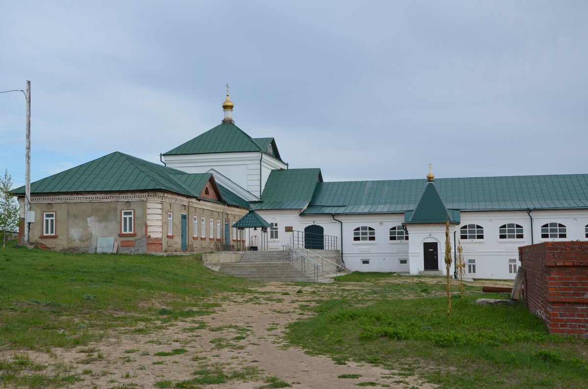 Спасо-Преображенский мужской монастырь. Церковь Александра Невского, Преображенский (Краснослободский район, Республика Мордовия). дополнительная информация, Вид с севера (с больничным корпусом)
