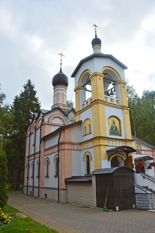 Церковь Матроны Московской, Тарасовка (Пушкинский район и гг. Ивантеевка, Королёв, Московская область). фасады