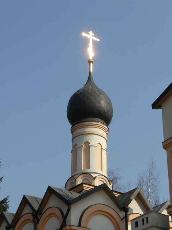 Тарасовка. Церковь Матроны Московской. архитектурные детали, Завершение основного объема храма