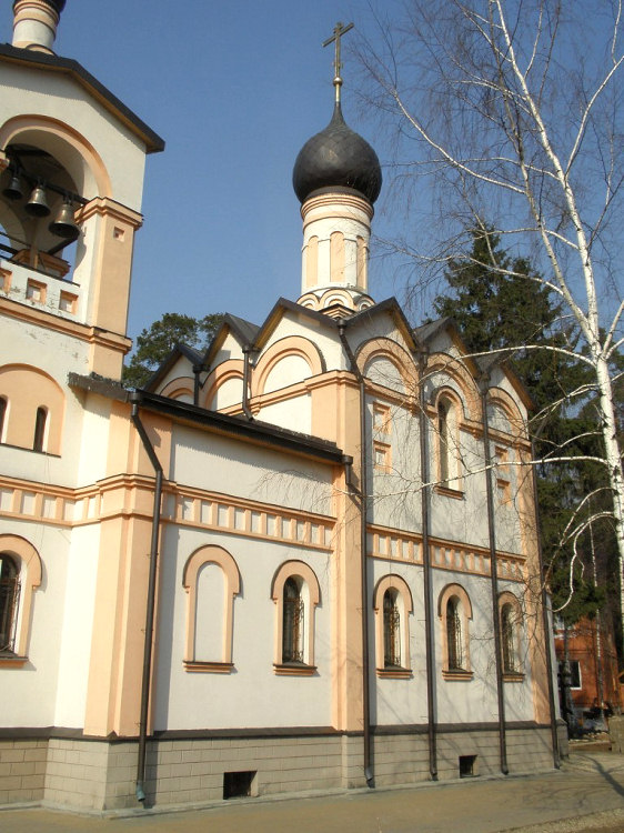 Церковь Матроны Московской, Тарасовка (Пушкинский район и гг. Ивантеевка, Королёв, Московская область). фасады, Фрагмент южного фасада