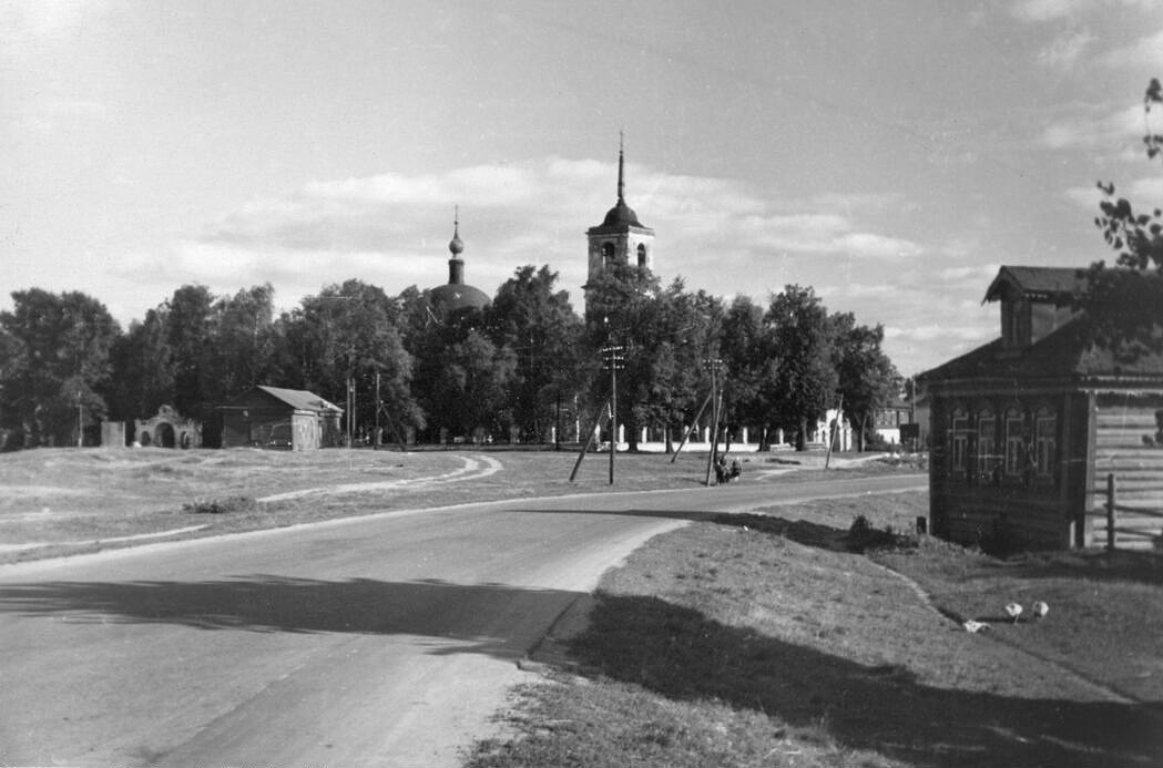 Вид на церковь Рождества Христова с северной стороны. Фото 1950-х гг. С сайта: pastvu.com, архивная фотография. Церковь Рождества Христова, Ямкино (Богородский городской округ, Московская область)