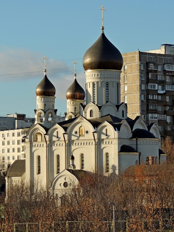 Церковь Серафима Саровского в Раеве, Северное Медведково (Северо-Восточный административный округ (СВАО), г. Москва). фасады