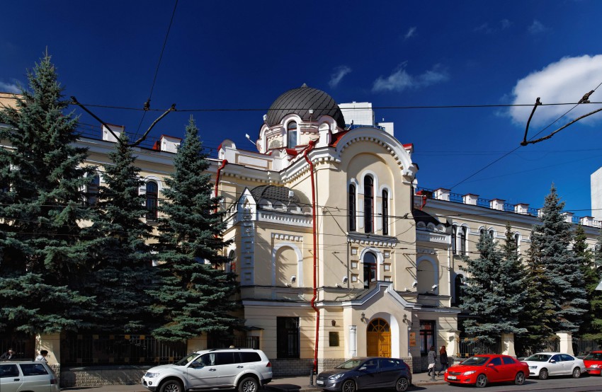 Домовая церковь Воскресения Словущего при бывшей Тарасовской богадельне, Якиманка (Центральный административный округ (ЦАО), г. Москва). общий вид в ландшафте
