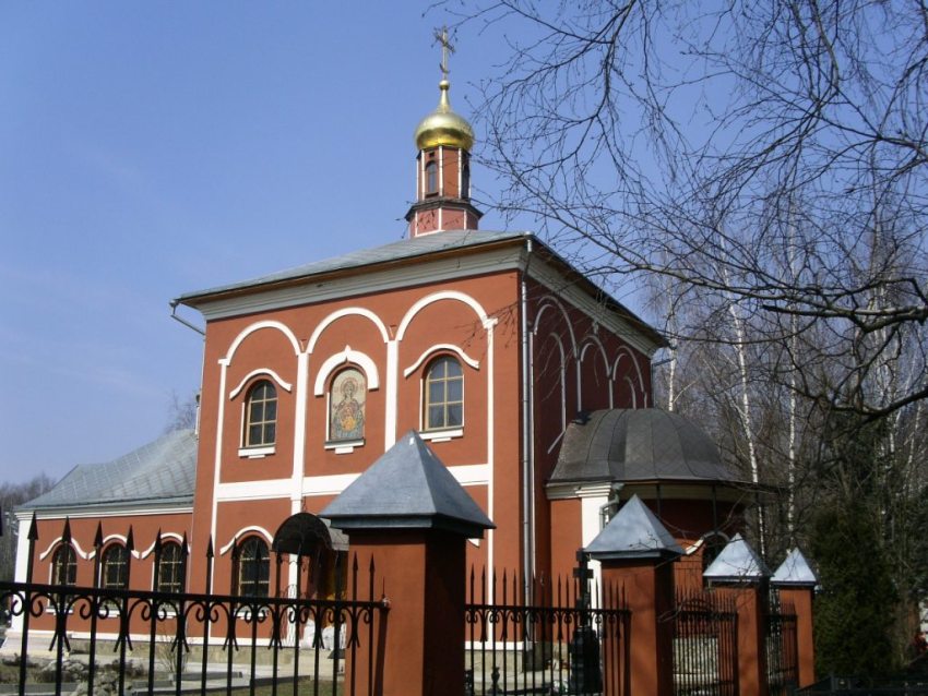 Тропарёво-Никулино. Церковь Иоанна Предтечи на Востряковском кладбище. фасады, вид с юго-востока