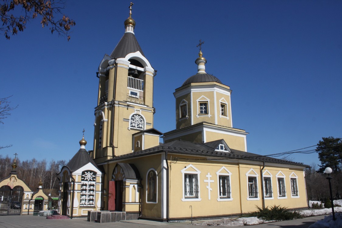 Мосрентген. Церковь Троицы Живоначальной. фасады