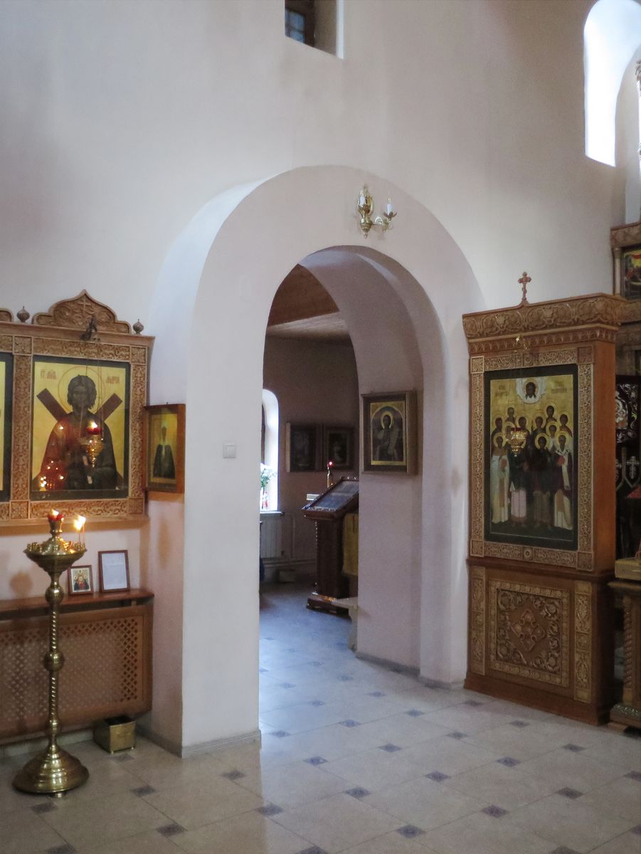 Портал северного придела, интерьер и убранство. Церковь Пантелеимона Целителя при Центральной районной больнице, Мытищи (Мытищинский городской округ и гг. Долгопрудный, Лобня, Московская область)