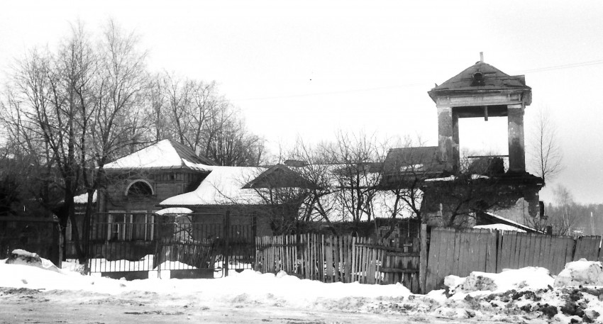 Домовая церковь Покрова Пресвятой Богородицы (старая), Тарасовка (Пушкинский район и гг. Ивантеевка, Королёв, Московская область). фасады