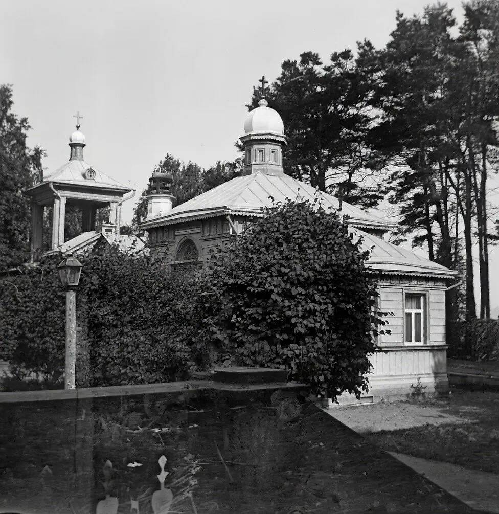 Фото 1885 года из частной коллекции, архивная фотография. Домовая церковь Покрова Пресвятой Богородицы (старая), Тарасовка (Пушкинский район и гг. Ивантеевка, Королёв, Московская область)