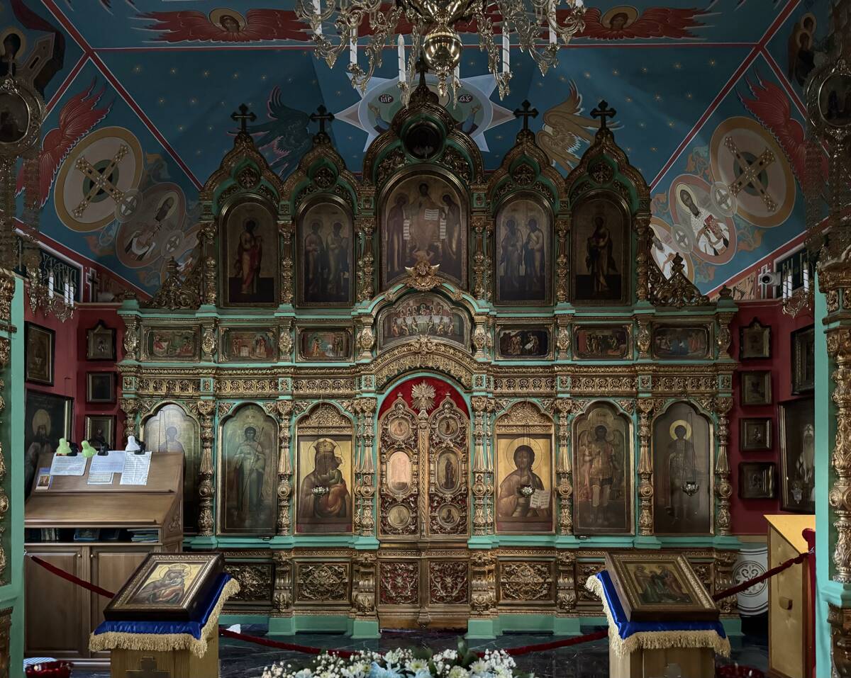 Церковь Михаила Архангела, Баку (Азербайджан, Прочие страны). интерьер и убранство, Иконостас верхнего храма