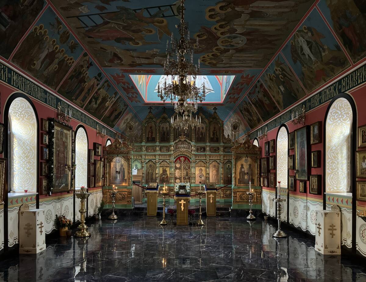 Церковь Михаила Архангела, Баку (Азербайджан, Прочие страны). интерьер и убранство, Интерьер верхнего храма